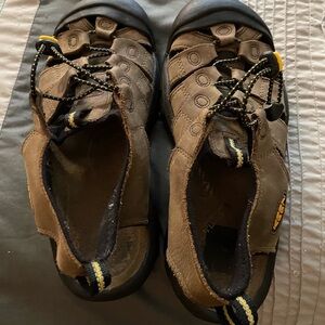 KEEN Men's Newport Closed Toe Leather Sandals Size 8